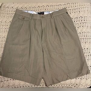 🌴Ocean Pacific Mens Pleated Shorts 33 green khaki‎ color tone on tone pattern